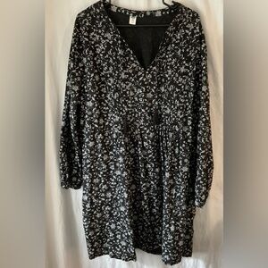 Old Navy Black and White long Sleeve Sundress pleated floral 2XL knee length
